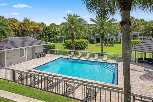11863 Wimbledon Circle 532, Wellington, FL 33414