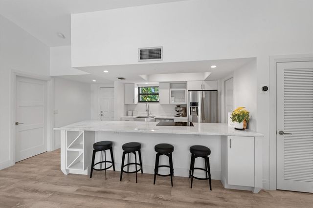 11863 Wimbledon Circle 532, Wellington, FL 33414