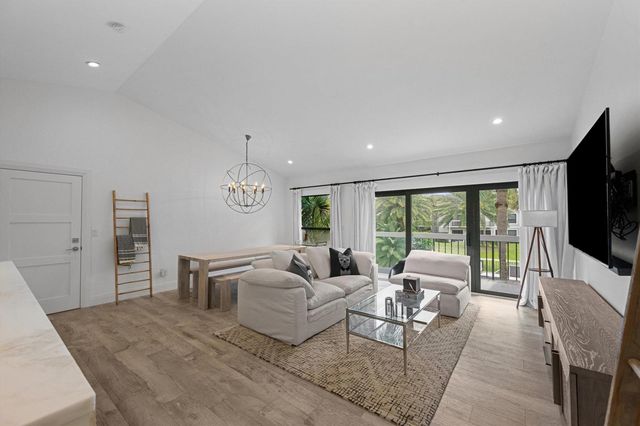 11863 Wimbledon Circle 532, Wellington, FL 33414