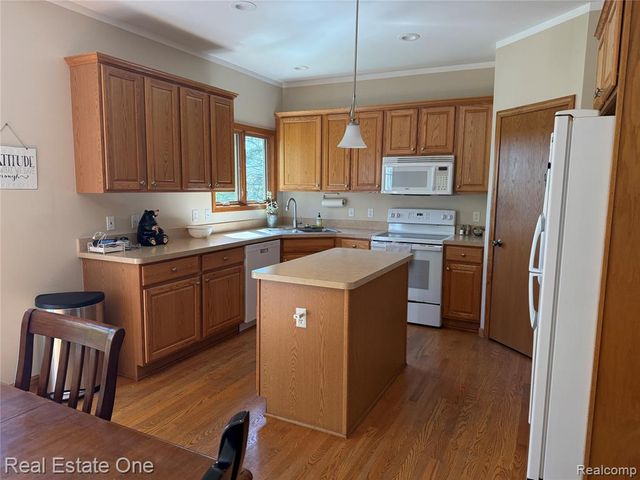 1374 Blue Heron Drive, Highland, MI 48357