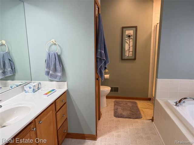 1374 Blue Heron Drive, Highland, MI 48357