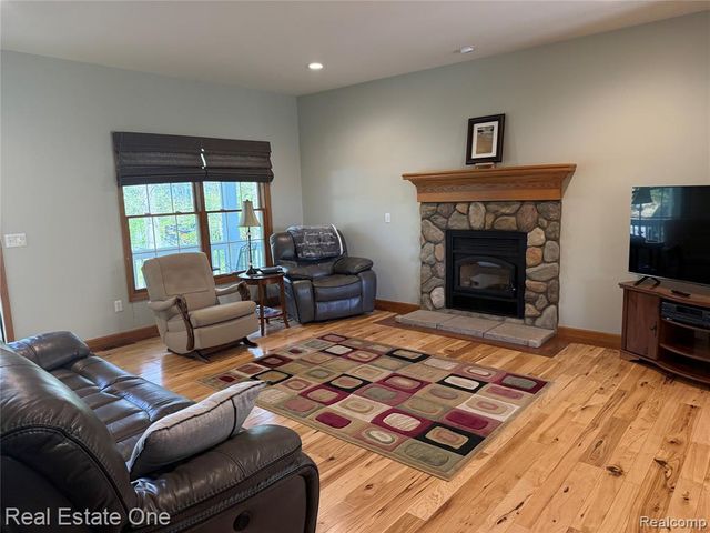 1374 Blue Heron Drive, Highland, MI 48357