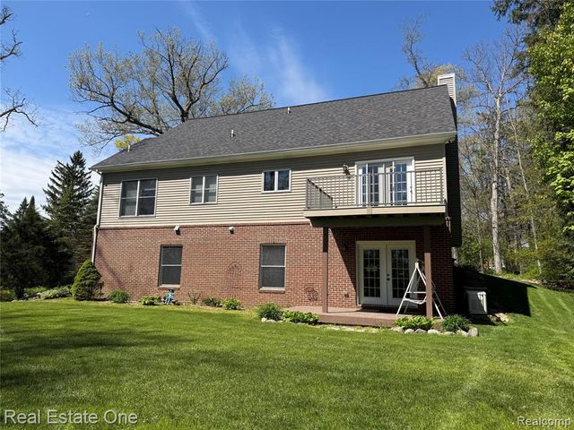 1374 Blue Heron Drive, Highland, MI 48357