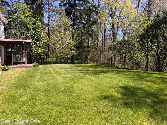 1374 Blue Heron Drive, Highland, MI 48357