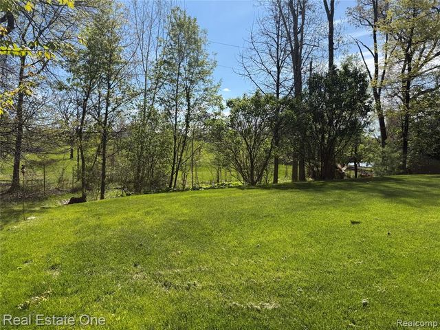 1374 Blue Heron Drive, Highland, MI 48357