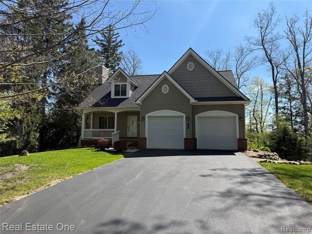 1374 Blue Heron Drive, Highland, MI 48357