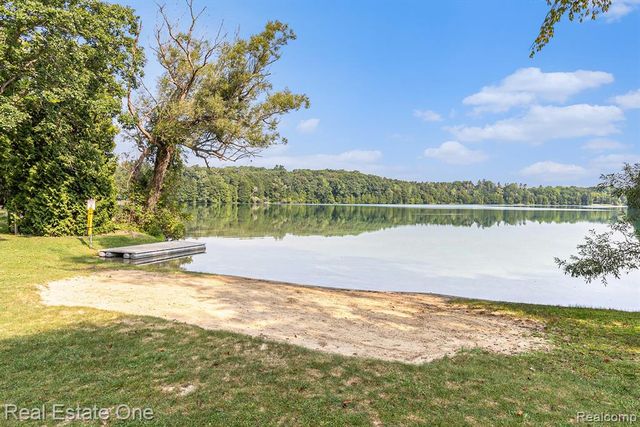 1374 Blue Heron Drive, Highland, MI 48357