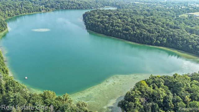 1374 Blue Heron Drive, Highland, MI 48357