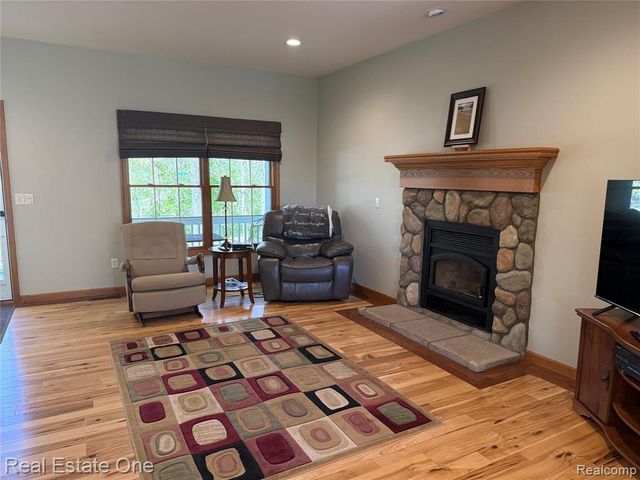 1374 Blue Heron Drive, Highland, MI 48357