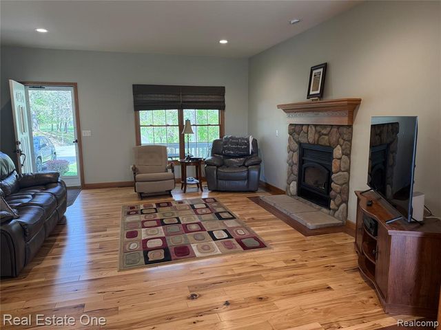 1374 Blue Heron Drive, Highland, MI 48357