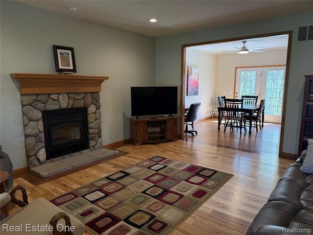 1374 Blue Heron Drive, Highland, MI 48357