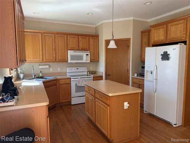 1374 Blue Heron Drive, Highland, MI 48357