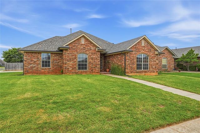 1700 SW 31st Terrace, Moore, OK 73160
