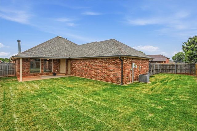 1700 SW 31st Terrace, Moore, OK 73160