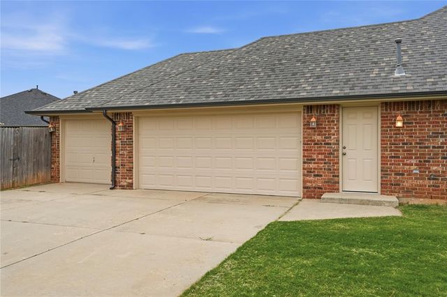 1700 SW 31st Terrace, Moore, OK 73160