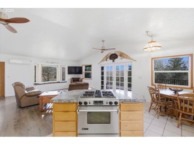 30920 BERLIN Rd, Lebanon, OR 97355