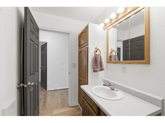 30920 BERLIN Rd, Lebanon, OR 97355