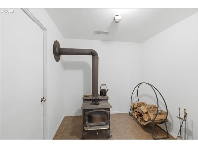 30920 BERLIN Rd, Lebanon, OR 97355