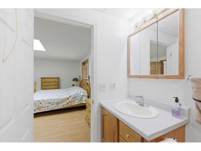 30920 BERLIN Rd, Lebanon, OR 97355