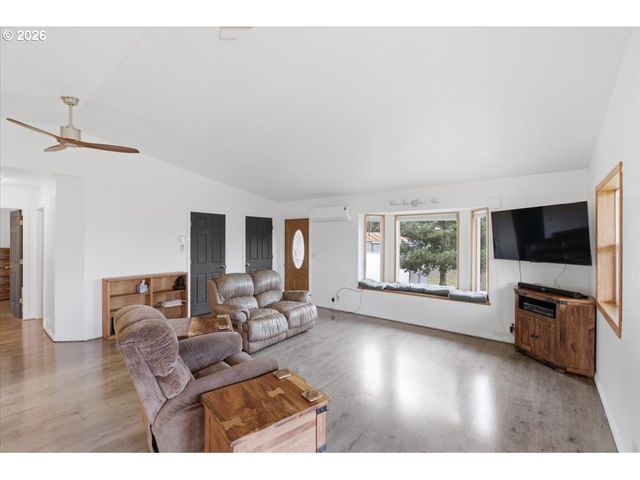 30920 BERLIN Rd, Lebanon, OR 97355