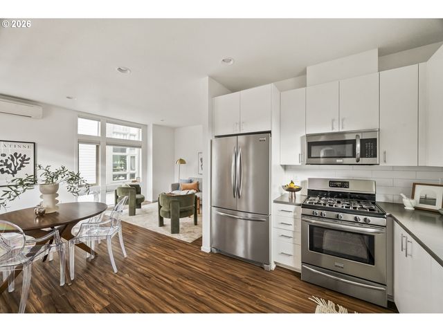 1242 N MORGAN St, Portland, OR 97217