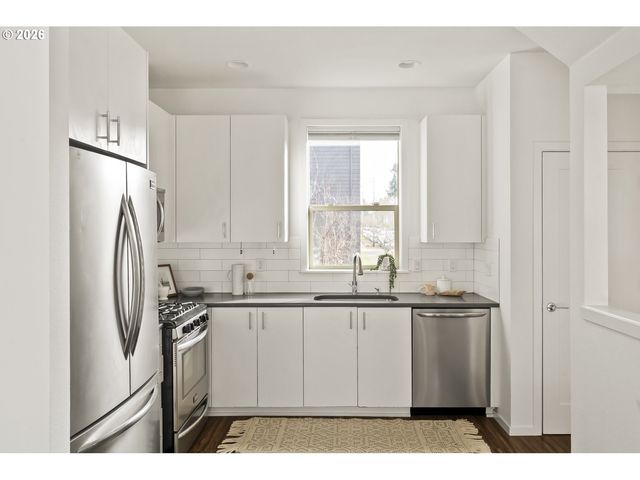 1242 N MORGAN St, Portland, OR 97217