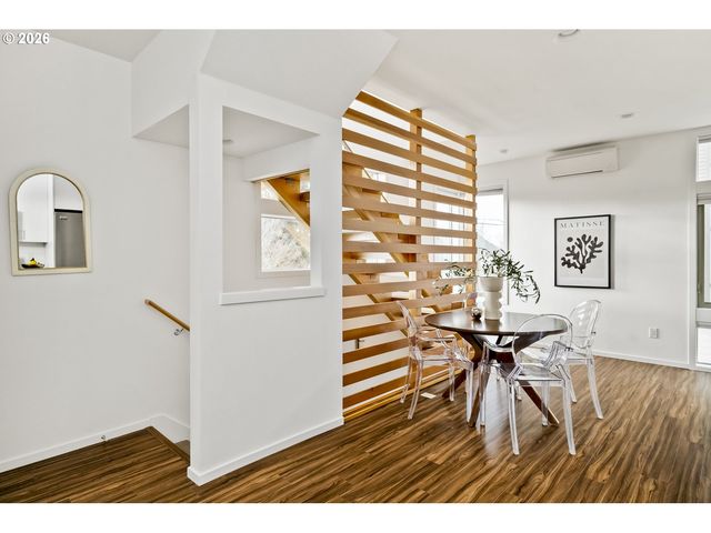 1242 N MORGAN St, Portland, OR 97217