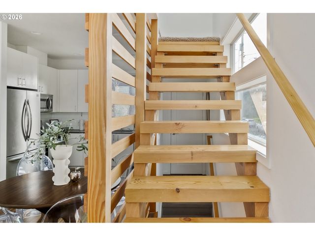 1242 N MORGAN St, Portland, OR 97217