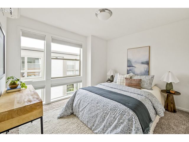 1242 N MORGAN St, Portland, OR 97217