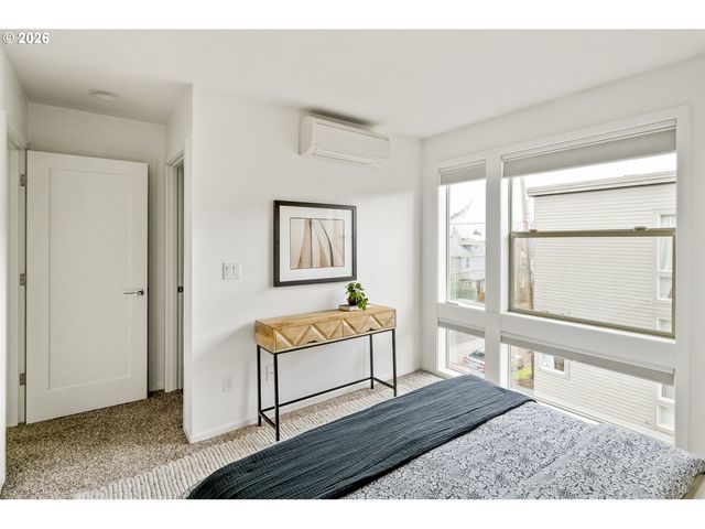 1242 N MORGAN St, Portland, OR 97217