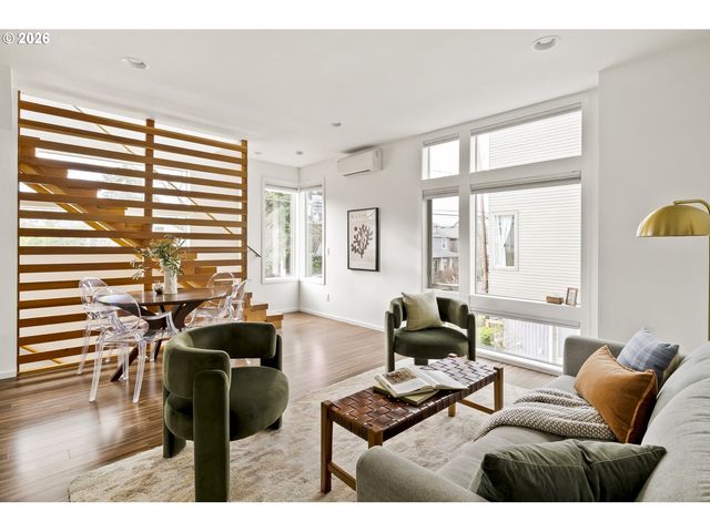 1242 N MORGAN St, Portland, OR 97217