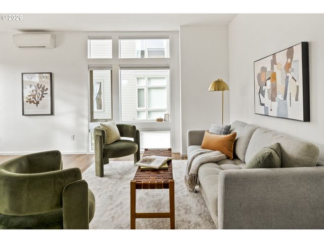 1242 N MORGAN St, Portland, OR 97217