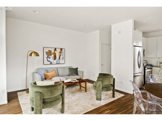 1242 N MORGAN St, Portland, OR 97217