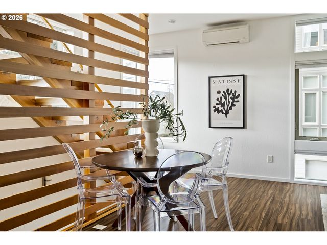 1242 N MORGAN St, Portland, OR 97217