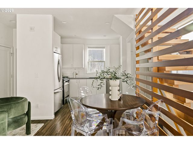 1242 N MORGAN St, Portland, OR 97217