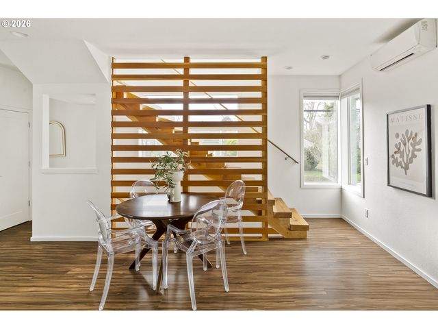 1242 N MORGAN St, Portland, OR 97217