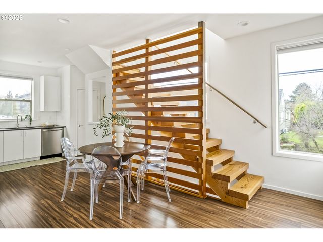 1242 N MORGAN St, Portland, OR 97217