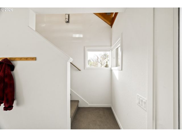 1242 N MORGAN St, Portland, OR 97217