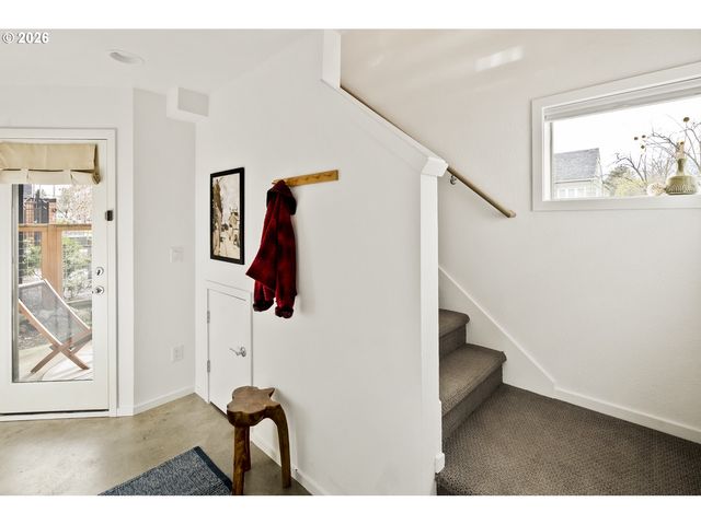 1242 N MORGAN St, Portland, OR 97217