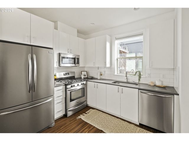 1242 N MORGAN St, Portland, OR 97217