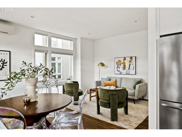 1242 N MORGAN St, Portland, OR 97217