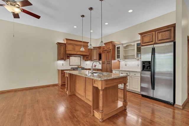 2405 N PECKHAM COURT, Wichita, KS 67228