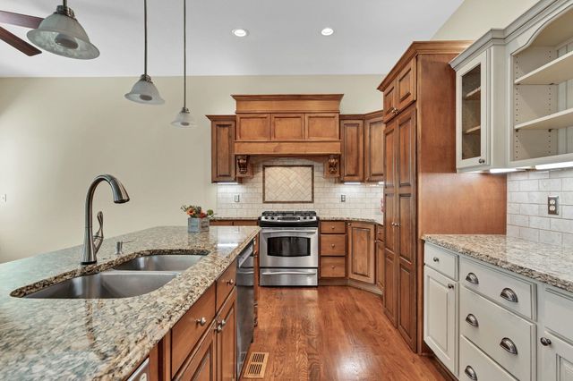 2405 N PECKHAM COURT, Wichita, KS 67228