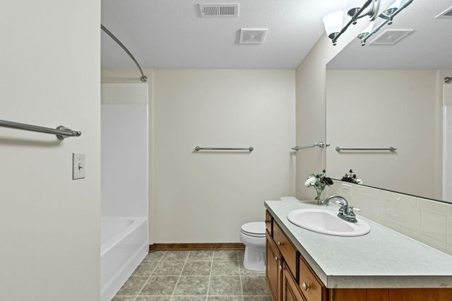 2405 N PECKHAM COURT, Wichita, KS 67228
