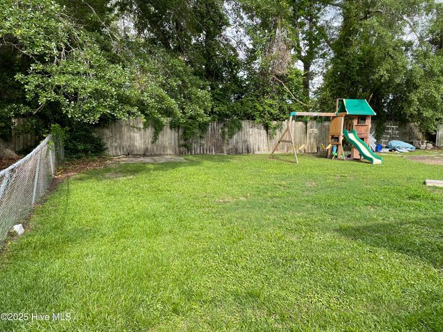 978 Stillwood Circle, Jacksonville, NC 28540