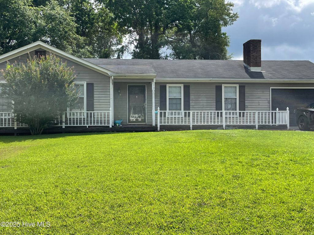 978 Stillwood Circle, Jacksonville, NC 28540