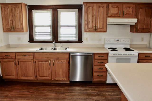 1221 Curtiss Avenue, Ames, IA 50010