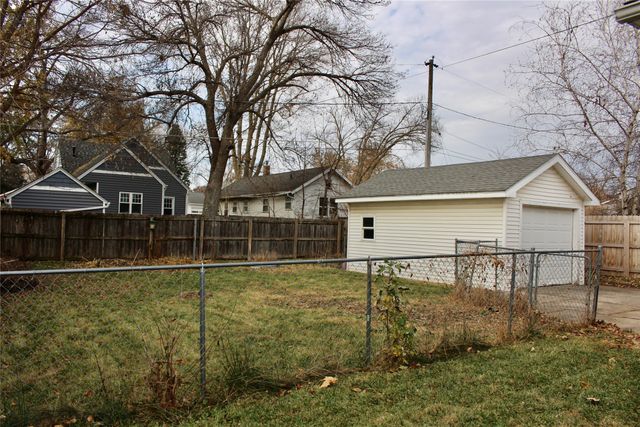 1221 Curtiss Avenue, Ames, IA 50010