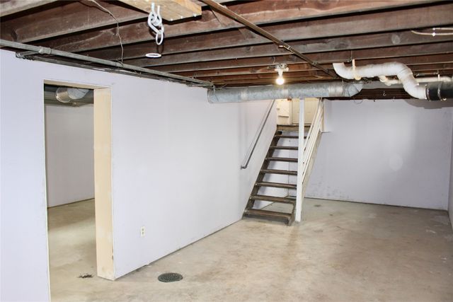 1221 Curtiss Avenue, Ames, IA 50010