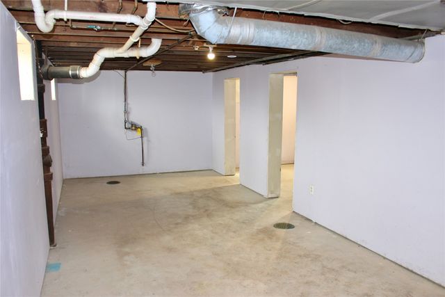 1221 Curtiss Avenue, Ames, IA 50010